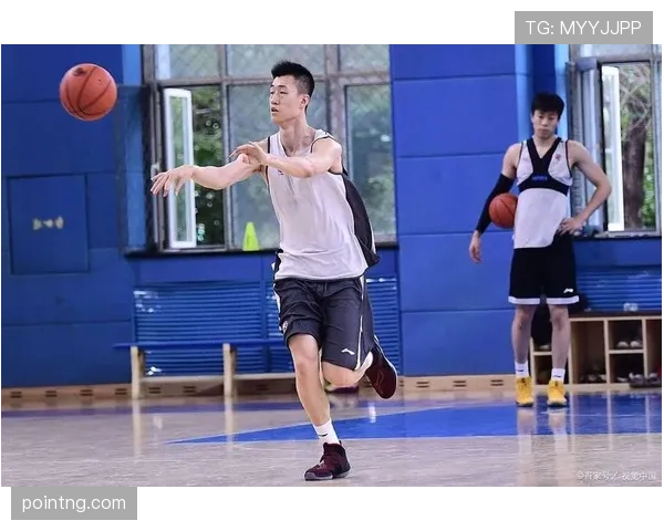 篮球比赛中如何判定合法的背身单打规则行为
